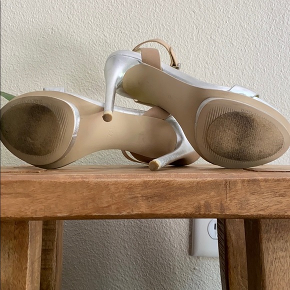 BCBG MaxAzria heel- SOLD - Picture 5 of 7